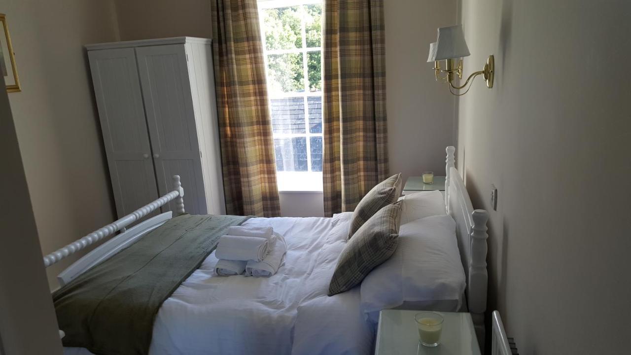 Central Bar Guesthouse Cushendall Exterior foto